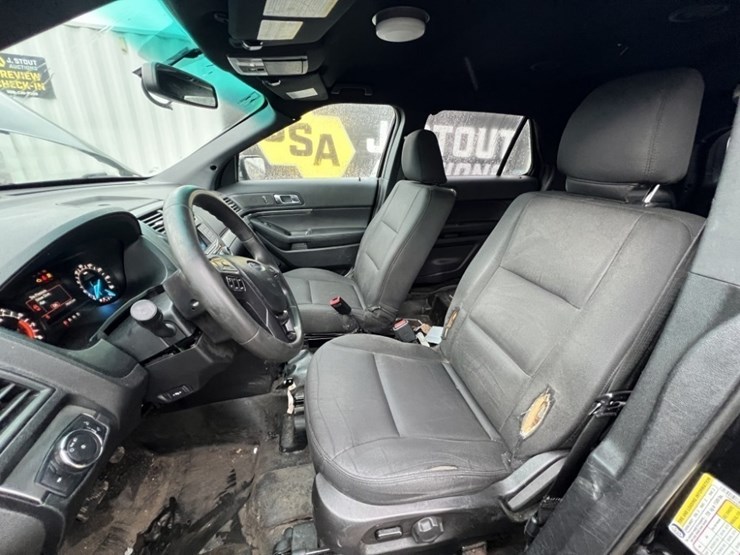 2018-ford-explorer-image-22