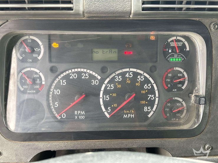 2015-freightliner-cascadia-125-image-18