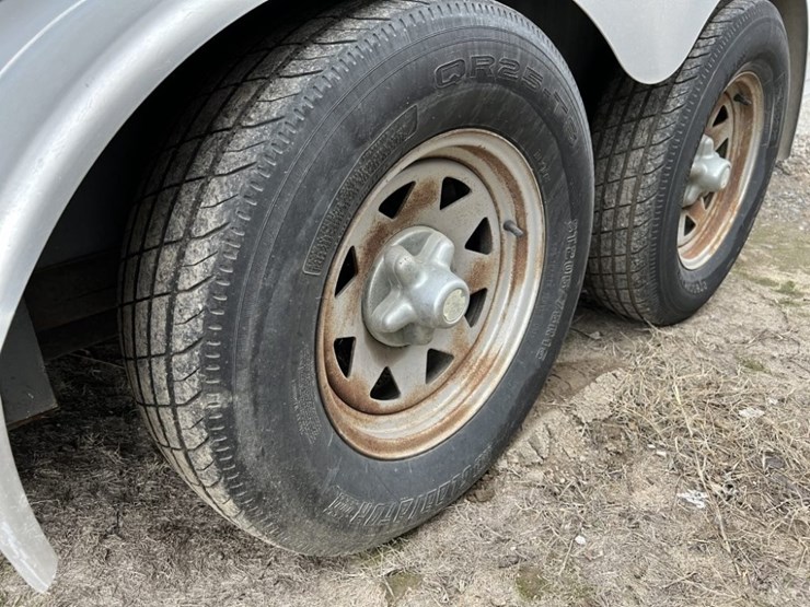 2005-haulmark-t/a-cargo-trailer-image-17