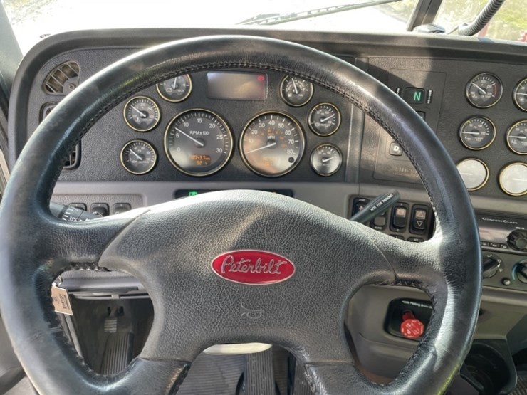 2020-peterbilt-389-image-39