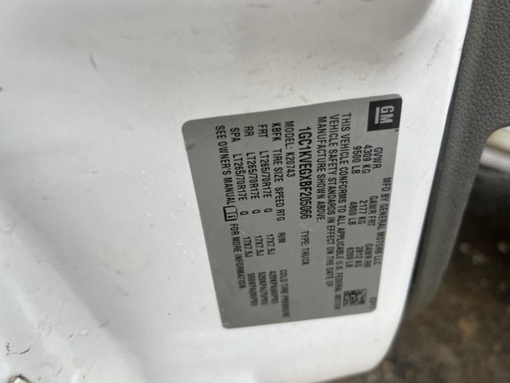 2011-chevrolet-silverado-2500-image-10