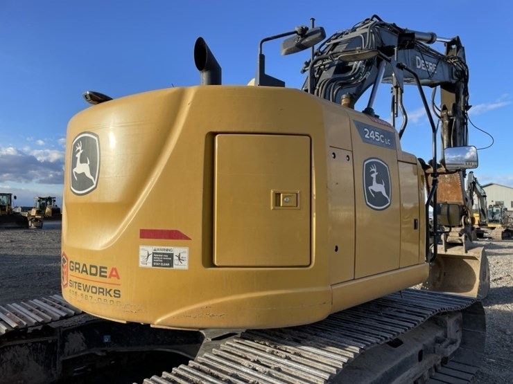 deere-245g-lc-image-29