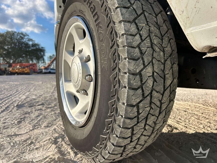 2012-ford-cargo-image-28