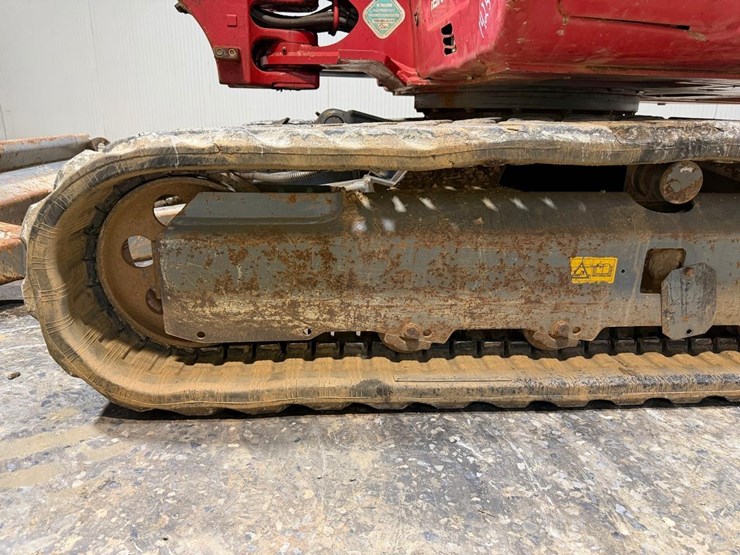 2017-takeuchi-tb240-image-16