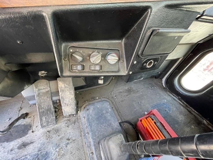 1998-peterbilt-379-image-58