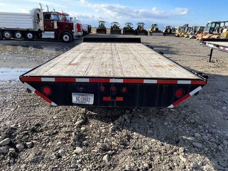 titan-trailer-image-3