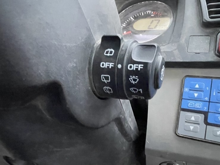 komatsu-wa320-8-image-37