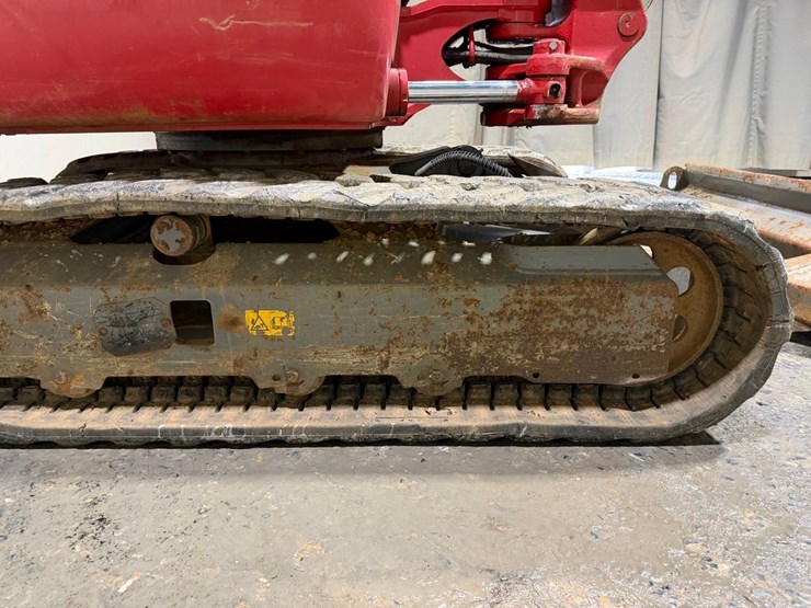 2017-takeuchi-tb240-image-19