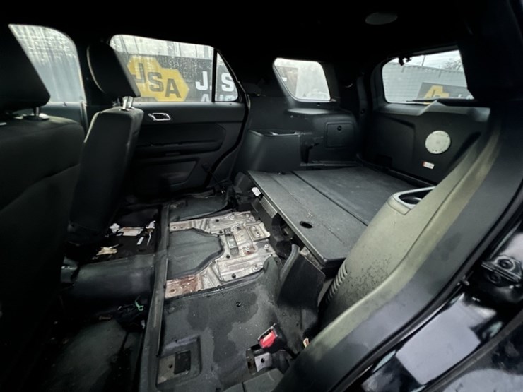 2017-ford-explorer-image-21