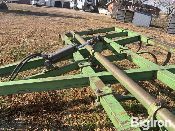 john-deere-100-image-12