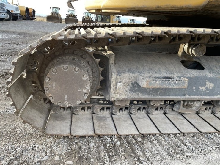 deere-245g-lc-image-21