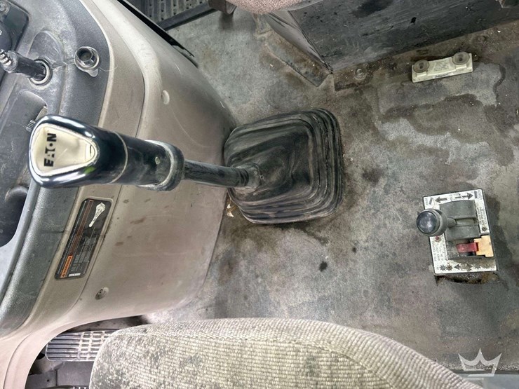 2015-freightliner-cascadia-125-image-23