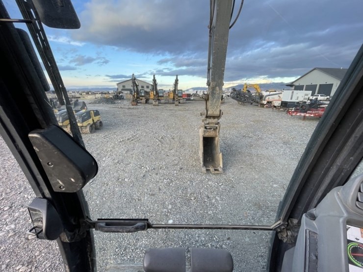 deere-345g-lc-image-48