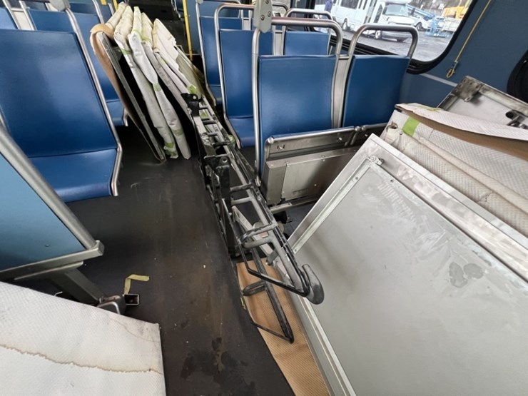 2009-new-flyer-40'-transit-bus-image-21