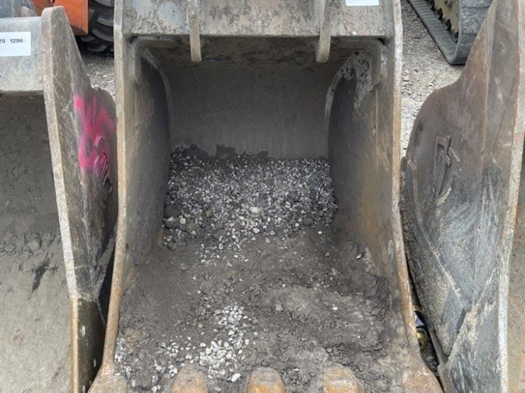 john-deere-245-image-1