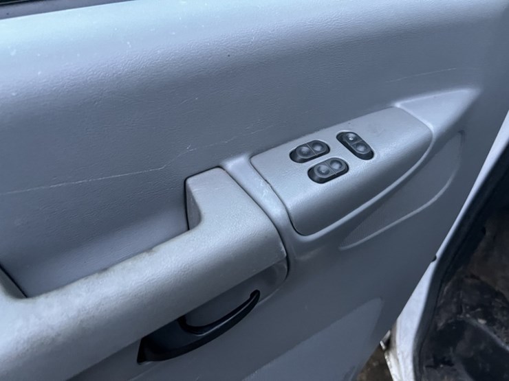 2008-ford-e350-image-31