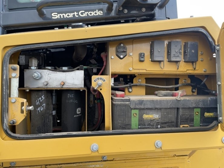 2022-deere-750l-image-32