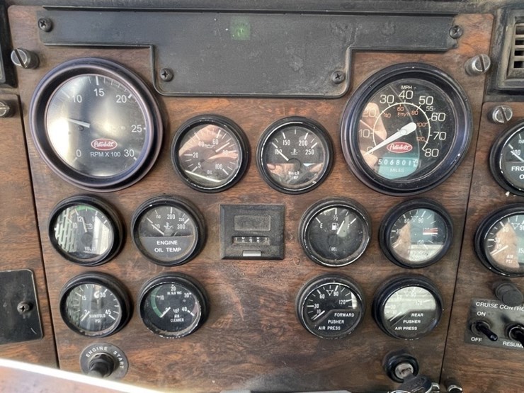 1998-peterbilt-379-image-38
