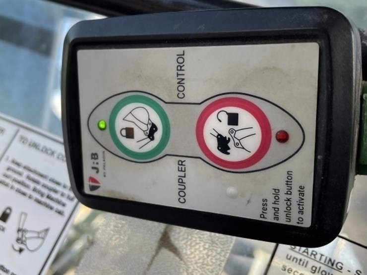 deere-245g-lc-image-43