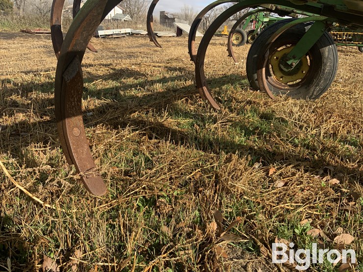 john-deere-100-image-17