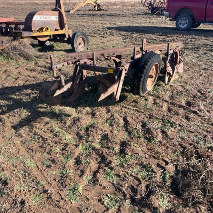 #35353 • 2pt 4-Bottom Breaking Plow