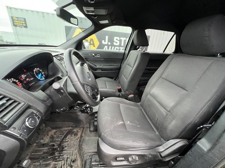 2017-ford-explorer-image-18