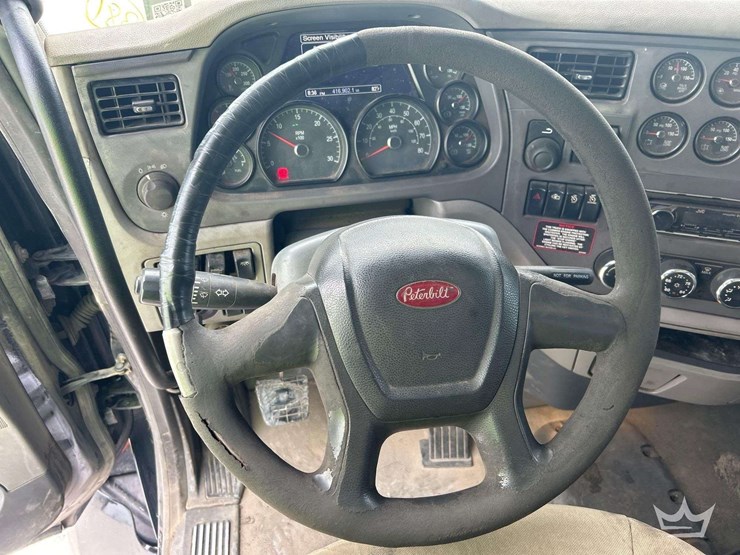 2015-peterbilt-579-image-10