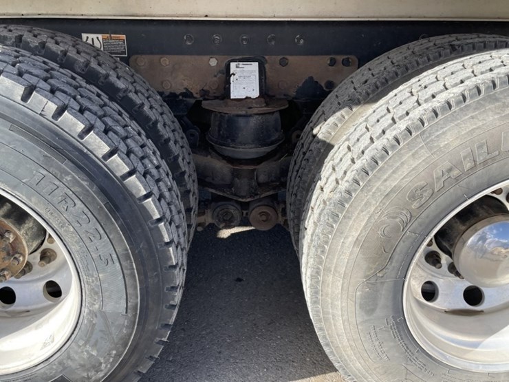 2020-peterbilt-389-image-12