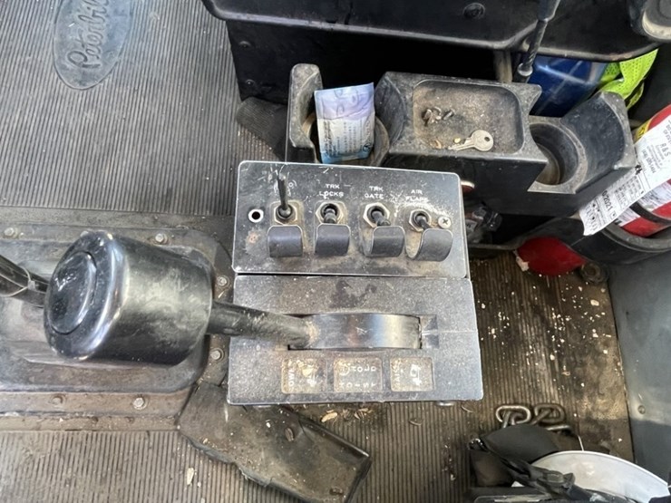 1998-peterbilt-379-image-40