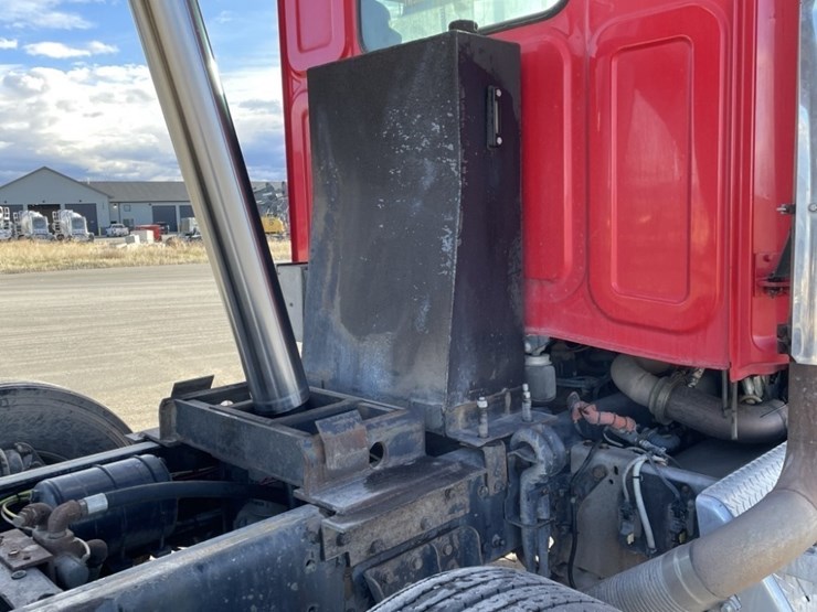 2014-western-star-4700sb-image-28