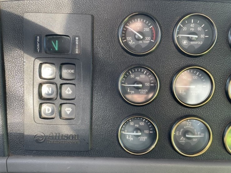 2020-peterbilt-389-image-50