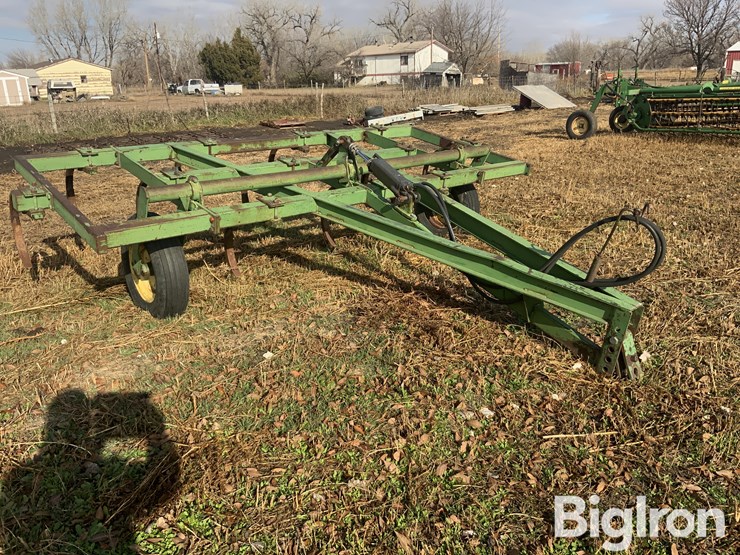 john-deere-100-image-3