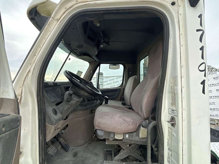 2015-freightliner-cascadia-125-image-14