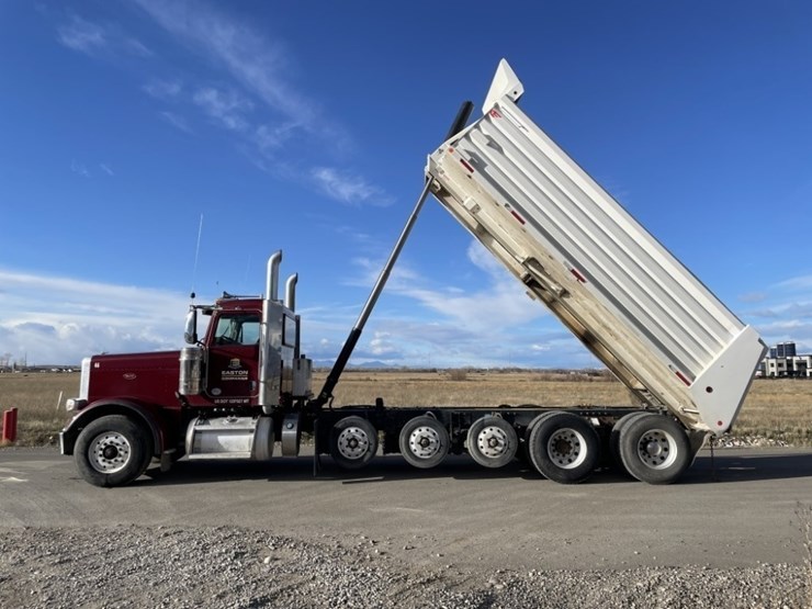 2020-peterbilt-389-image-31