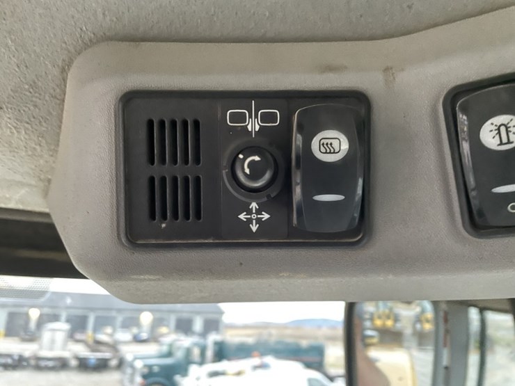 2014-caterpillar-930k-image-36