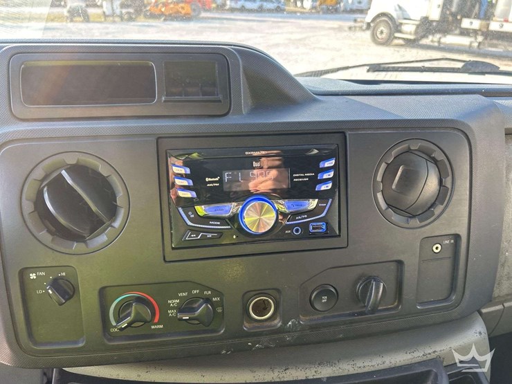 2012-ford-cargo-image-17