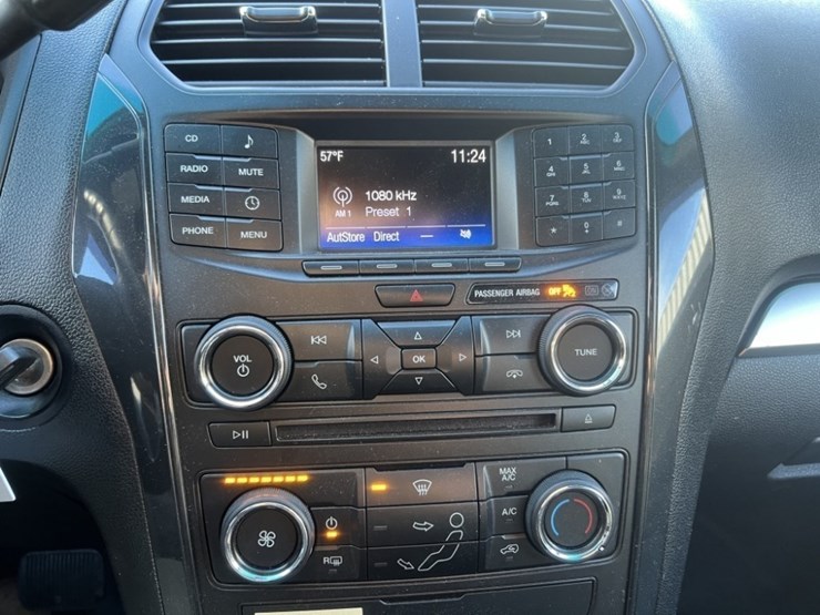 2016-ford-explorer-image-32