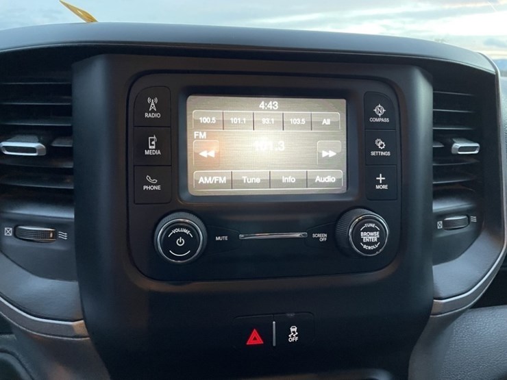 2022-dodge-3500-image-18