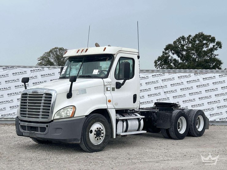 2015-freightliner-cascadia-125-image-1