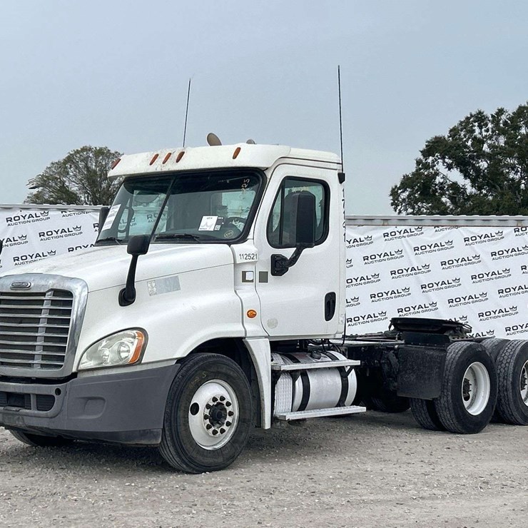 2015 FREIGHTLINER CASCADIA 125