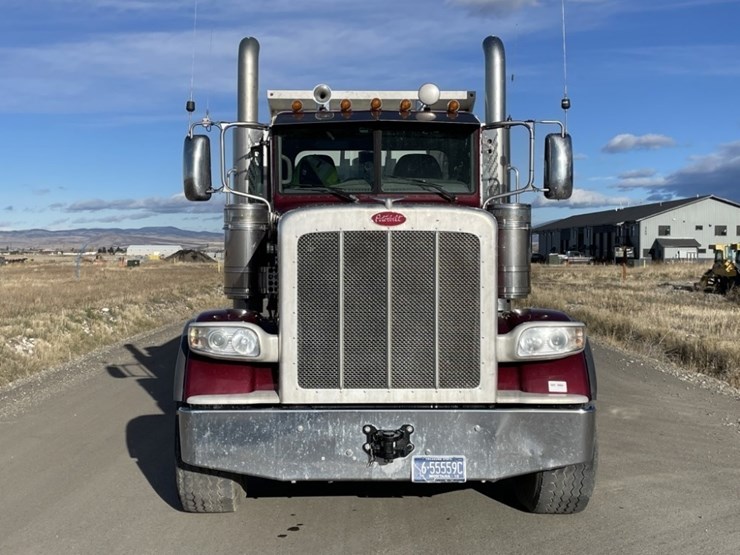 2020-peterbilt-389-image-8