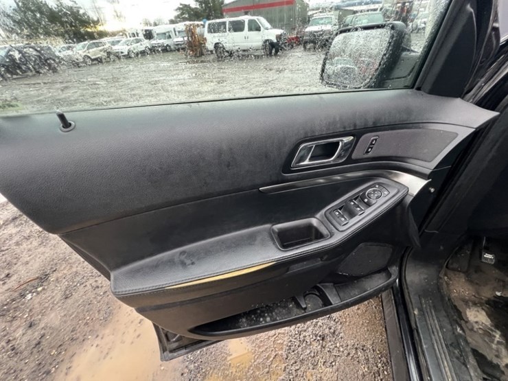 2018-ford-explorer-image-23