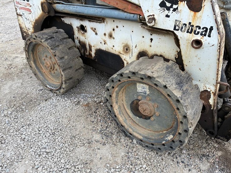 bobcat-s220-image-10