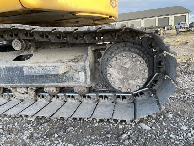 deere-245g-lc-image-17