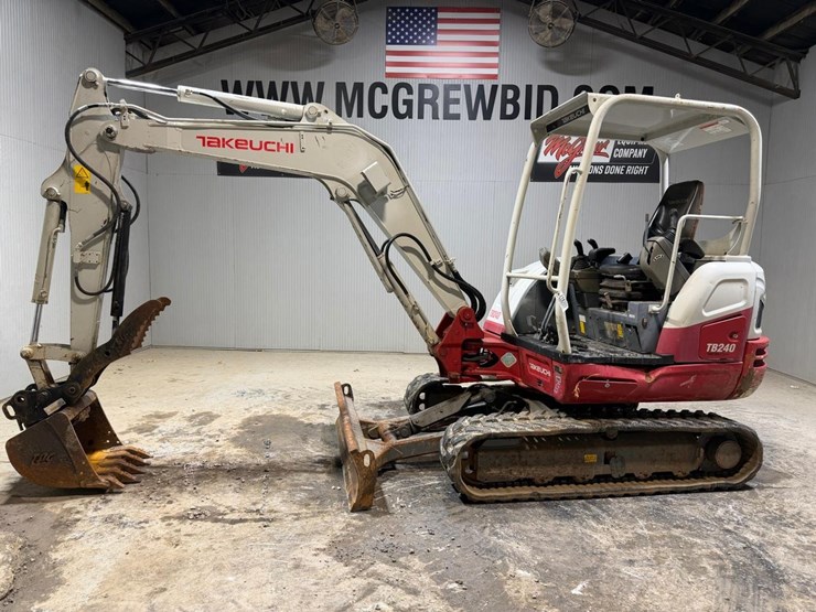 2017-takeuchi-tb240-image-1