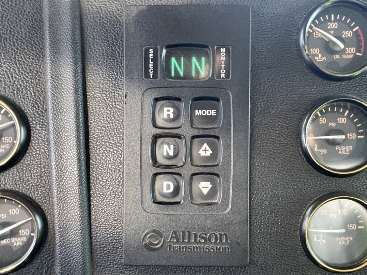 2020-peterbilt-389-image-57