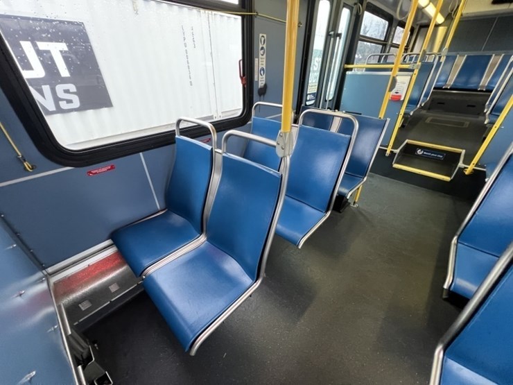 2008-new-flyer-40'-transit-bus-image-24