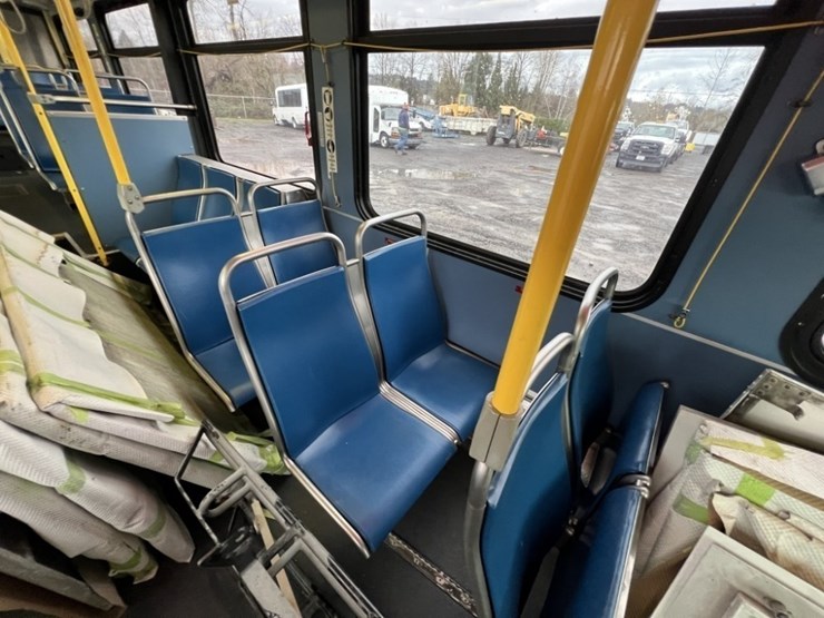 2009-new-flyer-40'-transit-bus-image-23