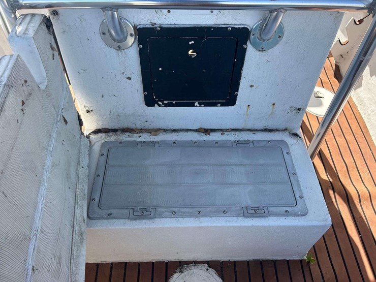 1990-21ft-center-console-fishing-boat-with-t/a-boat-trailer-image-12