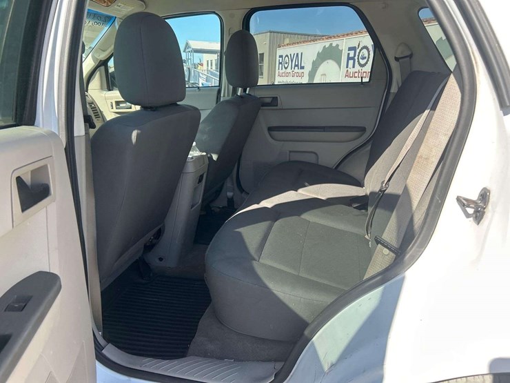 2011-ford-escape-image-17